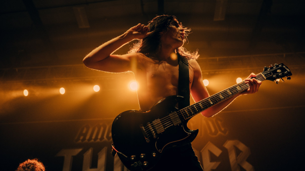 AC/DC Tribute: Thunderstruck