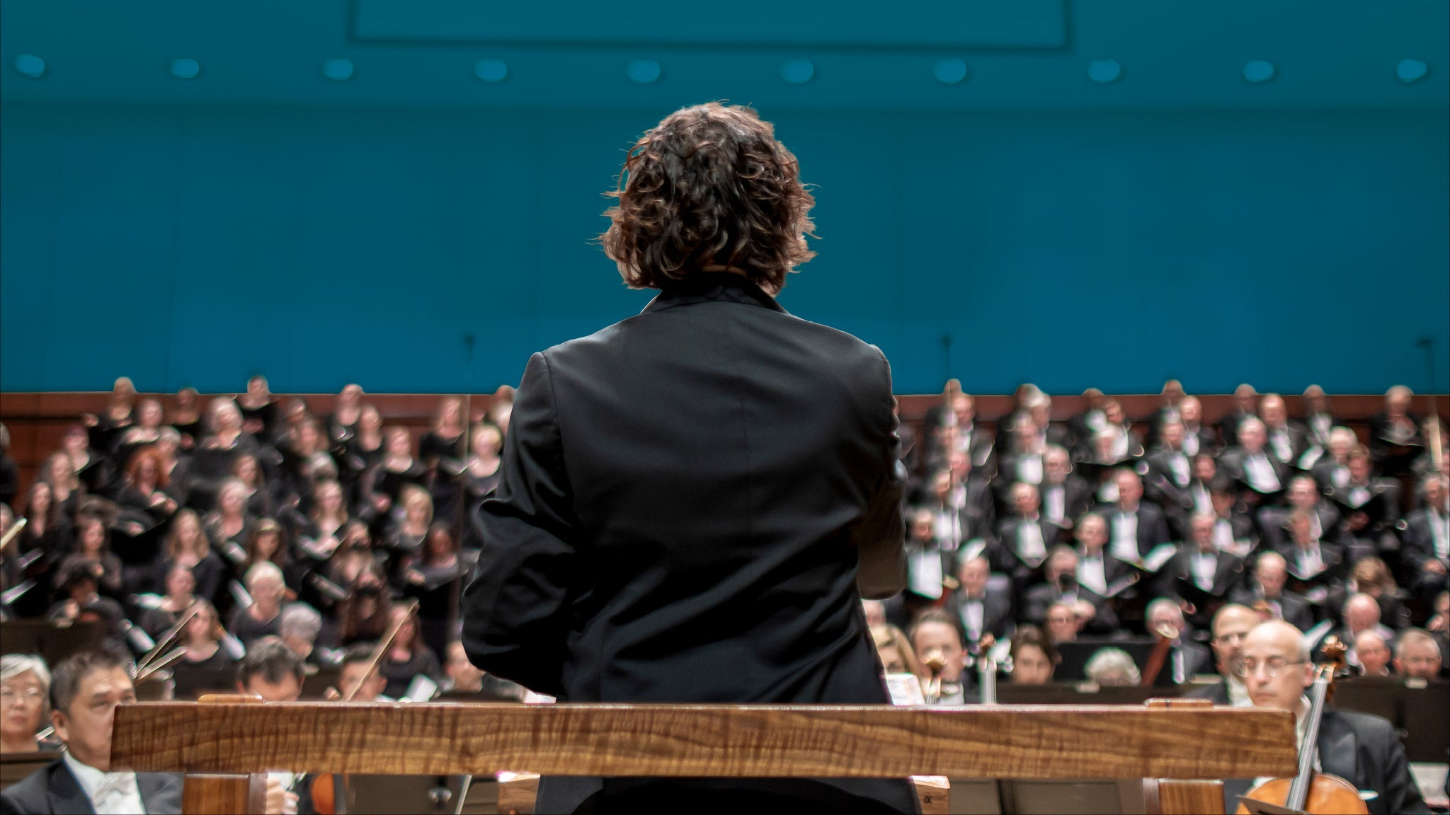 Stutzmann Conducts Bach + Grieg