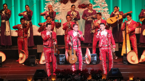 Mariachi Sol De Mexico & Angeles Ochoa