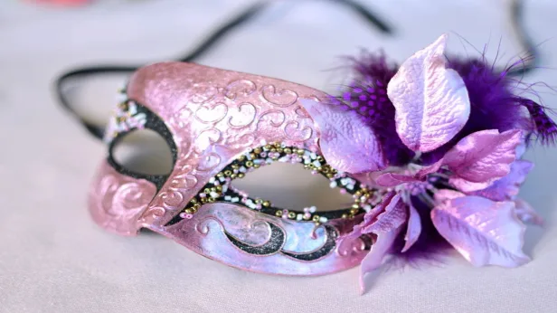 Make your own Mardi Gras Mask