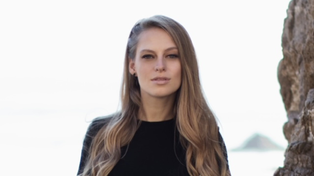 Nora En Pure ( 21+ )