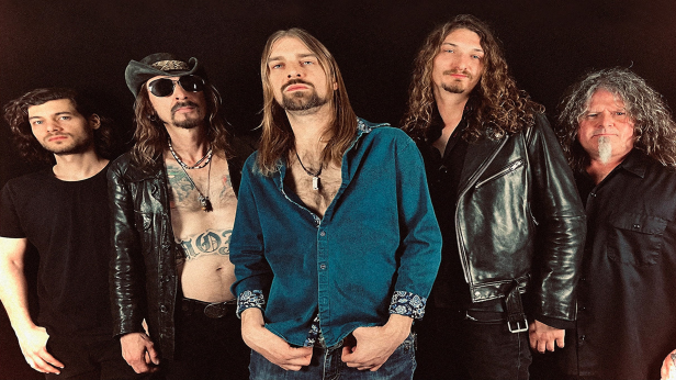 Ten Ton Mojo Performing with Jackyl On Arties Bar and Grill Summer Con