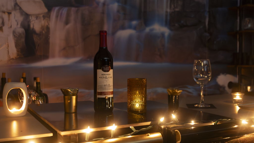Snack, Sip and Pour Candle Experience!
