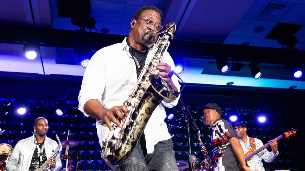 EVERETTE HARP & THE GERALD VEASLEY BAND