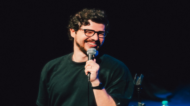 El Showcito de Nanutria, comedia en español
