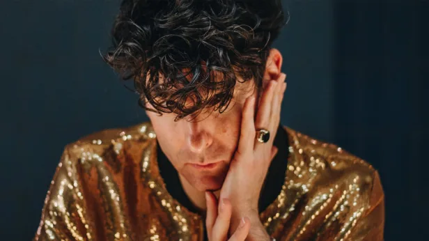 Low Cut Connie with Kendra Morris