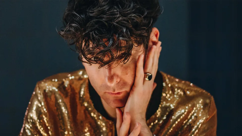 Low Cut Connie with Kendra Morris