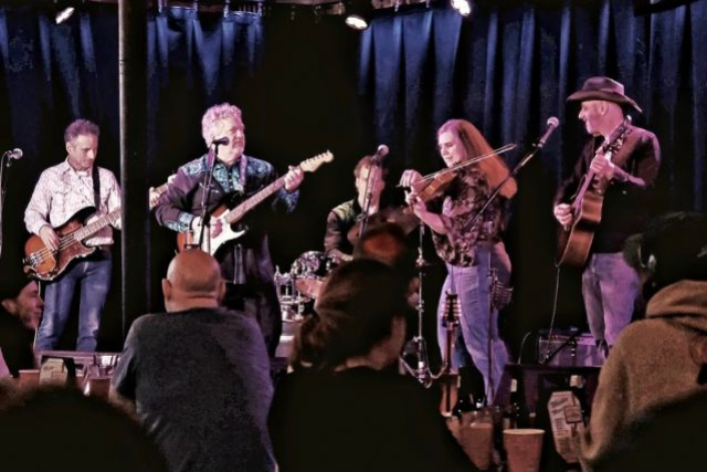 Reverie Stone Country Holiday Extravaganza