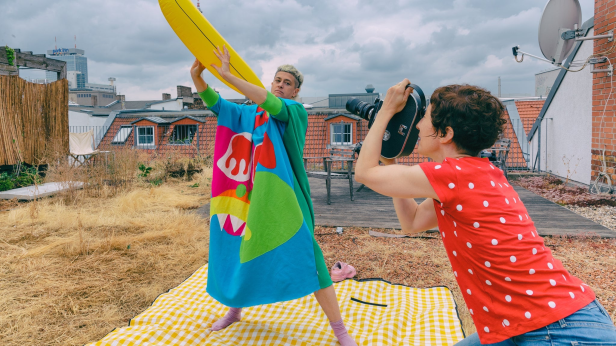 Peaches Goes Bananas