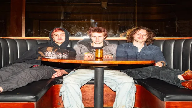 Black Velvet Band, Sunbather Die, Bøsque