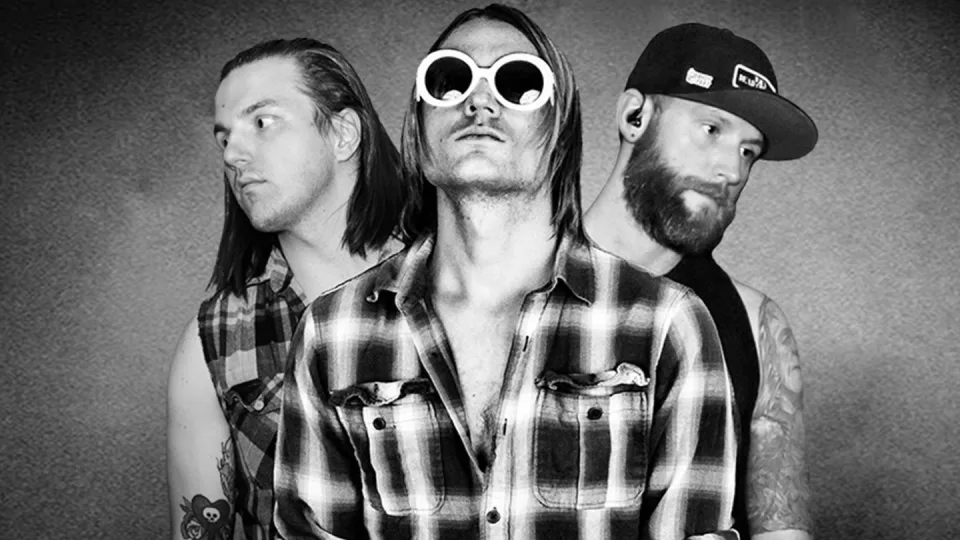 Smells Like Nirvana performs MTV Unplugged