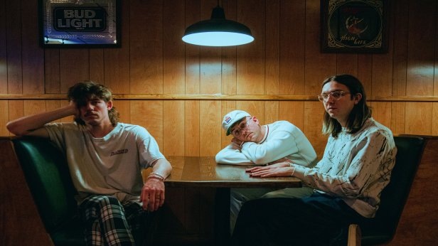 Moe's Alley Presents: Felly w/ Breakup Shoes
