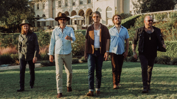 THE BAND OF HEATHENS: Country Sides Tour