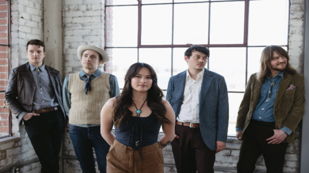 AJ Lee & Blue Summit w. Chicken Wire Empire