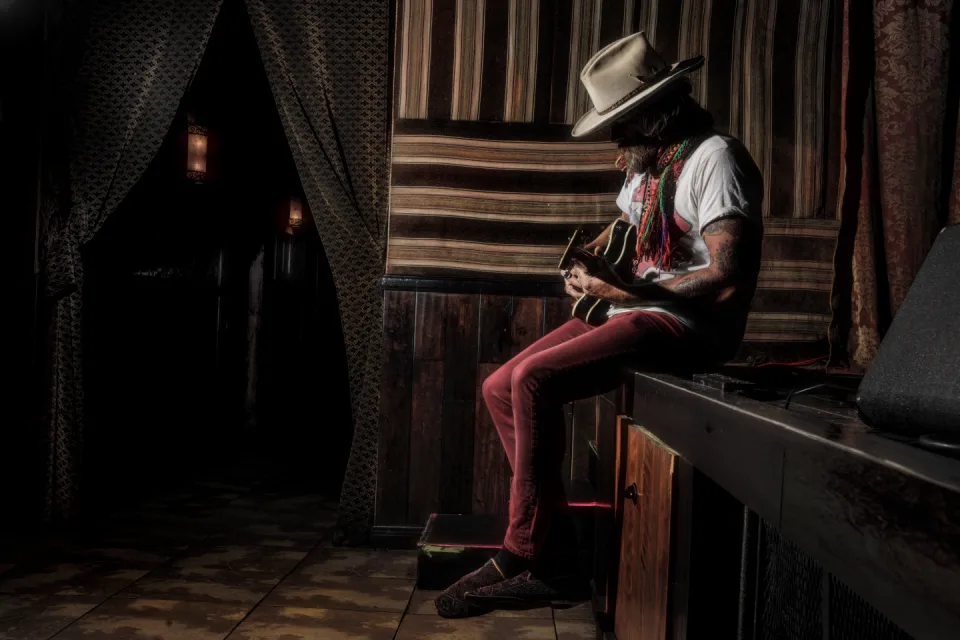 Donavon Frankenreiter + The Band Of Heathens - Rolling Together Revue