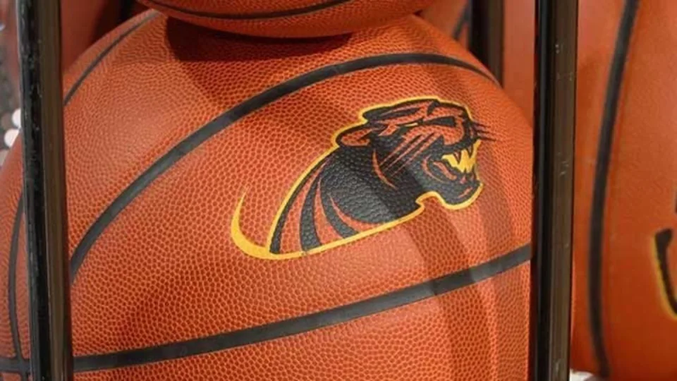 Milwaukee Panthers Men's Basketball Vs Wright State Raiders