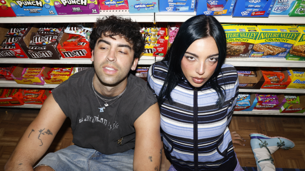 BETWEEN FRIENDS - WOW! TOUR