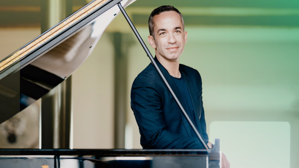 Oundjian Conducts Mahler Symphony No. 7
