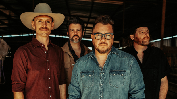 Eli Young Band w/ Laredo