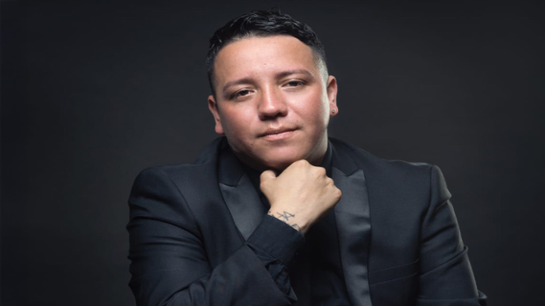 Alan Saldaña en Español