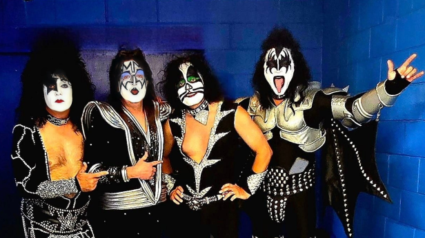 Kiss This (ages 21 & over)