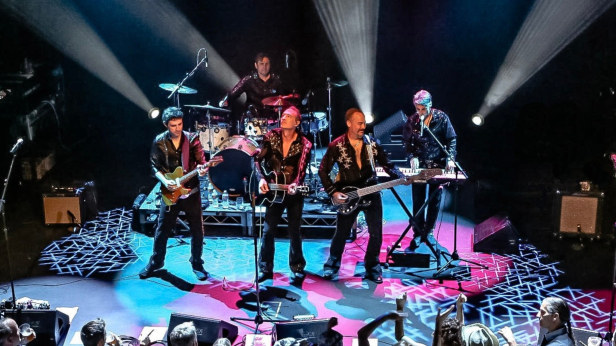Super Diamond - the Neil Diamond Tribute