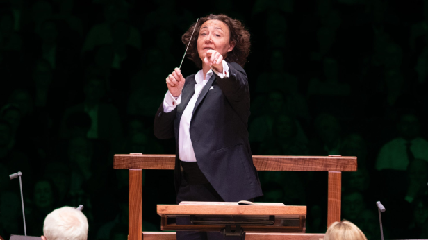 Stutzmann Conducts Beethoven + Shostakovich