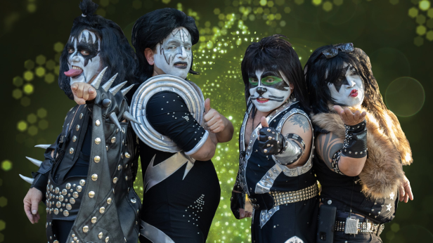 Mini Kiss & Micro Wrestling