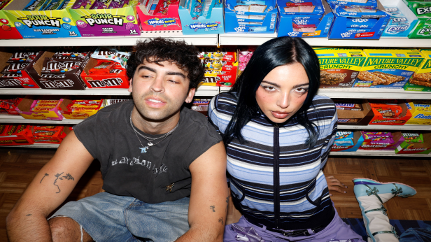 BETWEEN FRIENDS – WOW! TOUR