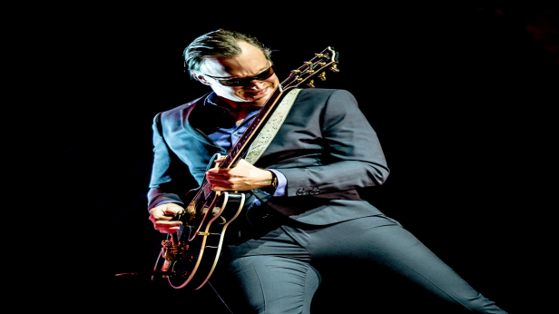 Joe Bonamassa - Suite Rental Package