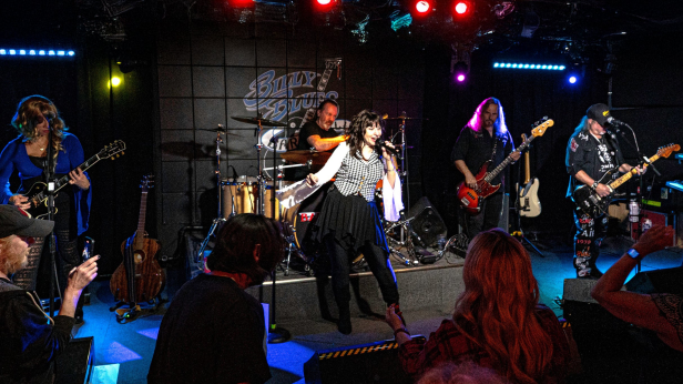 Barracuda - Heart Tribute