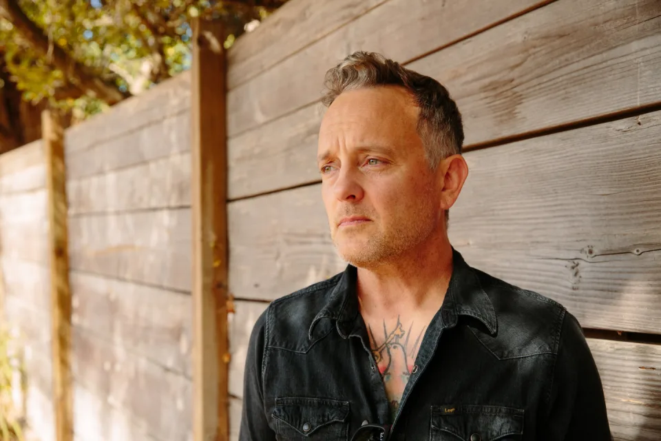 Tractor Presents: Dave Hause & The Mermaid x American Steel w/ Dead Bars AT The Sunset