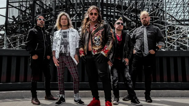 Fozzy w/ Flaw