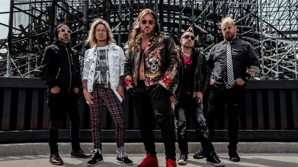 Fozzy w/ Flaw