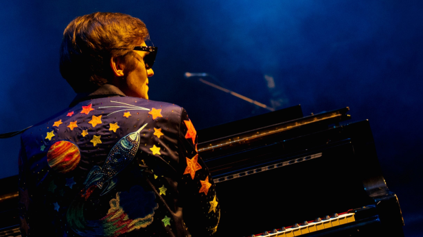 Sir El Tom John - The World's #1 Elton John Tribute Act