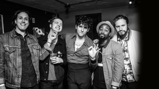 LOW CUT CONNIE