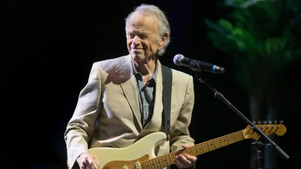 Al Jardine Ticket + Hotel Deals