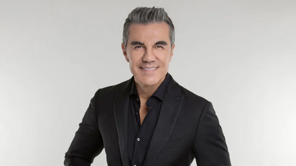 Adrian Uribe: 50 y Pico Tour