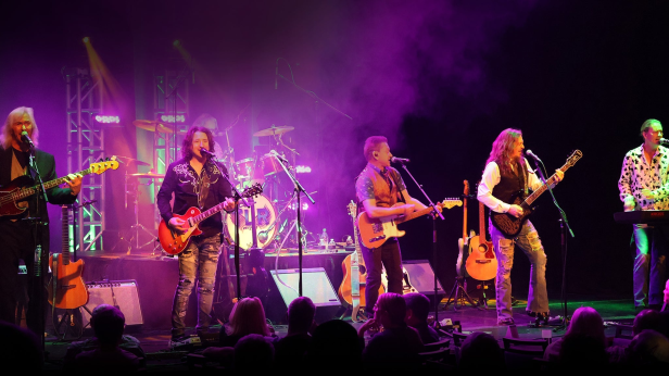 TLR - Experience the Eagles