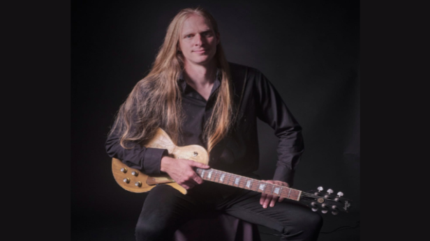 SUNDAY SUNSET on the Patio w/ STEFAN HILLESHEIM!