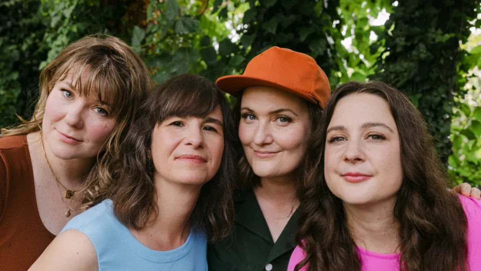 Della Mae