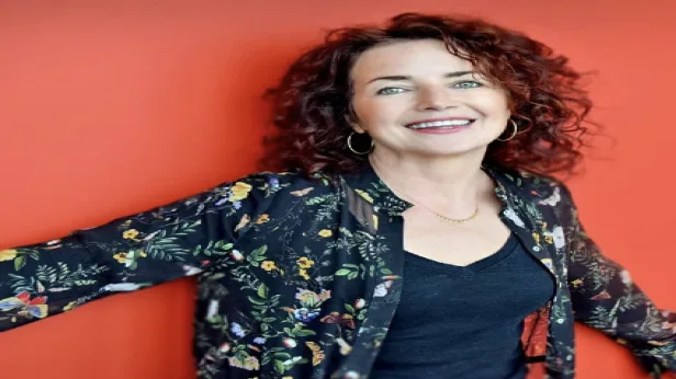 In The Row with Tia Sillers, Ellie Rivers & Sean Oliu