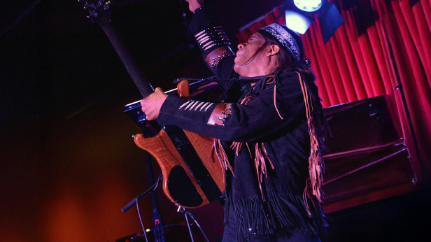 Stanley Jordan Plays Jimi