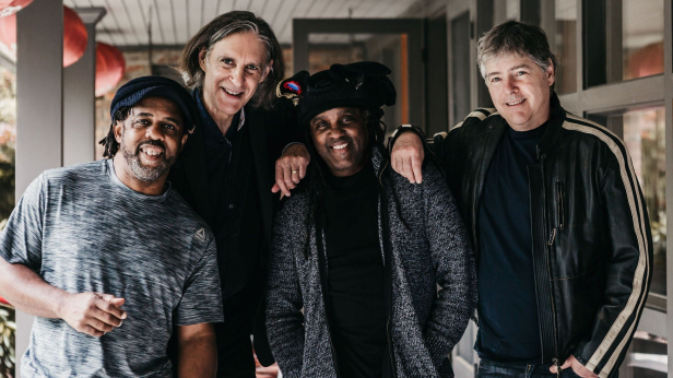 BÉLA FLECK & THE FLECKTONES: JINGLE ALL THE WAY