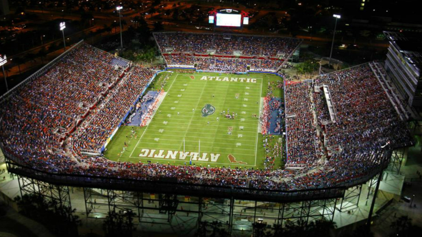 Florida Atlantic University Owls Football vs. UConn Huskies College Football