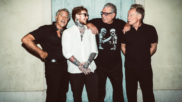 SEX PISTOLS (Steve Jones, Paul Cook, Glen Matlock) feat. Frank Carter