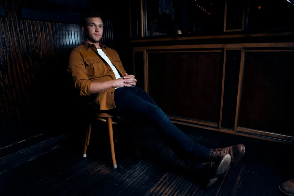 PHILLIP PHILLIPS - LET'S GO FAR TOUR