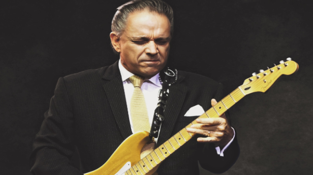 Jimmie Vaughan & The Tilt-a-Whirl Band