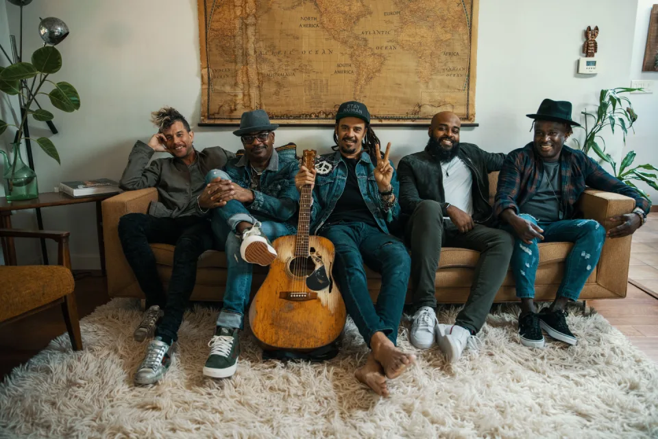 Michael Franti Trio - Heartstrings & Dynamite w/ The Wheeland Brothers (acoustic)